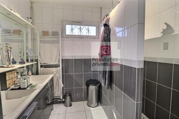 Maison de pays Hyper Centre Muron 6 pièces 171 m2 - 2 grands garages - belle parcelle de terrain close