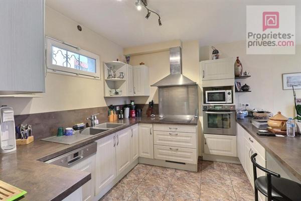 Maison de pays Hyper Centre Muron 6 pièces 171 m2 - 2 grands garages - belle parcelle de terrain close