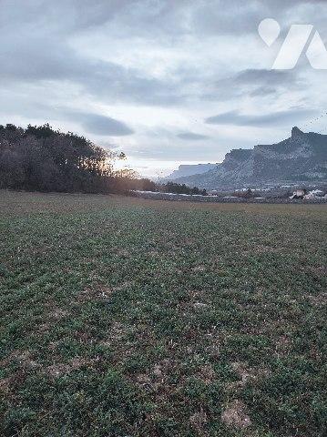 CURBANS Terrain à bâtir plat d'env.1 645 m² avec permis de construire pour maison T4 110 m² hab...