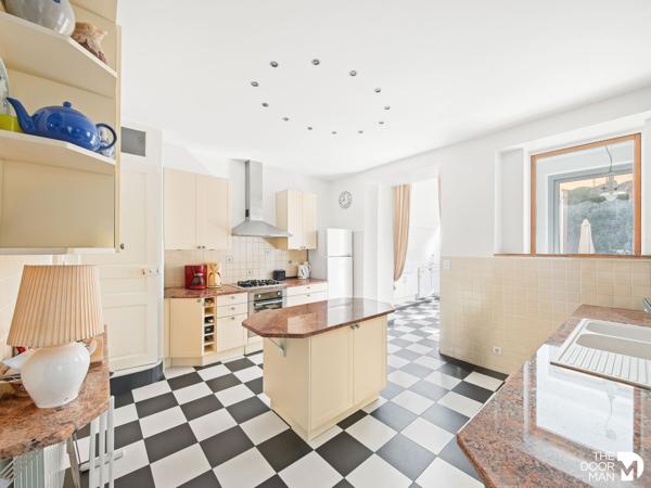 Propriété - À vendre - 388 m² - HYERES | The Door Man