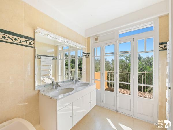 Propriété - À vendre - 388 m² - HYERES | The Door Man