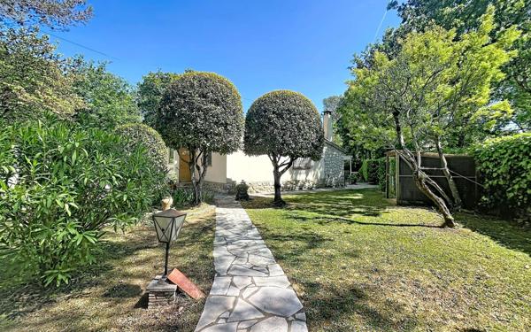 Maison à vendre    4 pièces • 111 m2 Roquefort-les-Pins