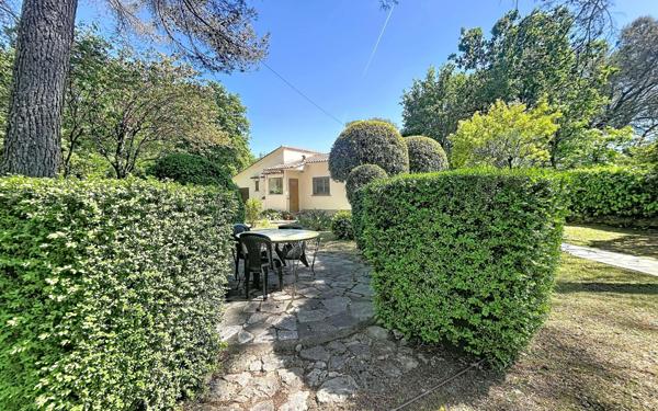 Maison à vendre    4 pièces • 111 m2 Roquefort-les-Pins