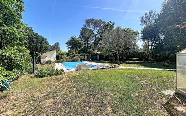 Maison à vendre    4 pièces • 111 m2 Roquefort-les-Pins