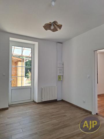 Appartement à louer Pons : 2 pièces, 29m² avec 1 chambre(s) à 430€ - AJP Immobilier Pons