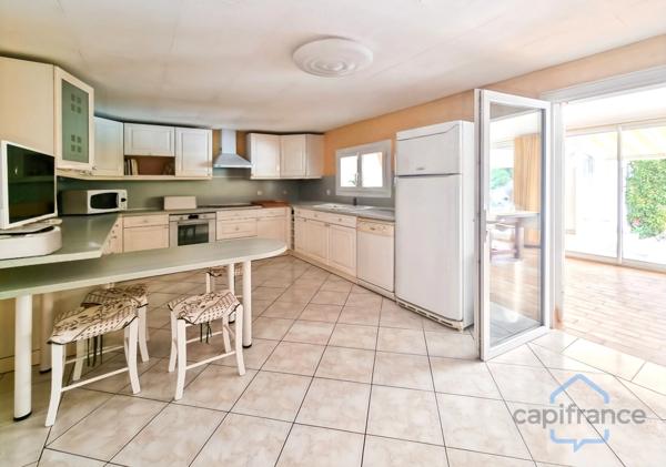 Villa individuelle de 222m² - 8 pièces avec véranda sur terrain arboré de 830m² - Piscine - DPE B
