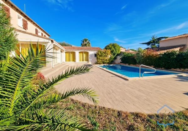 Villa individuelle de 222m² - 8 pièces avec véranda sur terrain arboré de 830m² - Piscine - DPE B