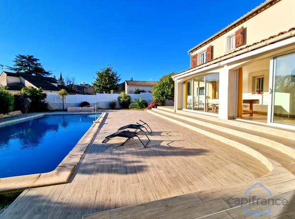 Villa individuelle de 222m² - 8 pièces avec véranda sur terrain arboré de 830m² - Piscine - DPE B