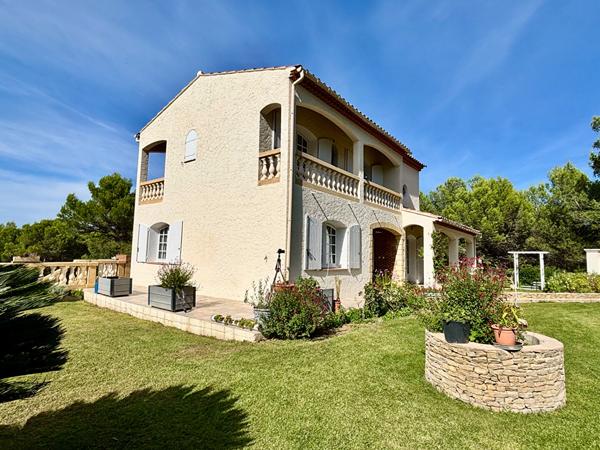 Maison composée de deux habitations (T5 130m² + T2 de 55m²) sur une parcelle de 1428m² dans un secteur prisé