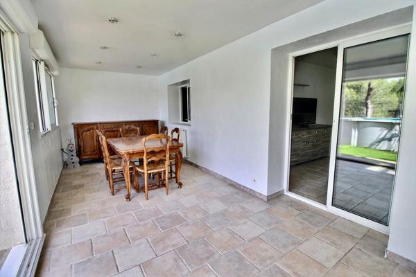 Maison composée de deux habitations (T5 130m² + T2 de 55m²) sur une parcelle de 1428m² dans un secteur prisé
