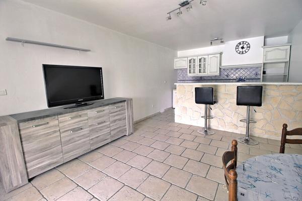Maison composée de deux habitations (T5 130m² + T2 de 55m²) sur une parcelle de 1428m² dans un secteur prisé