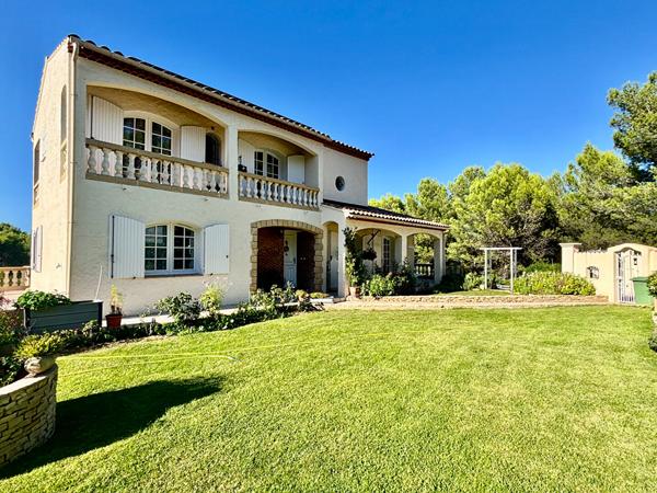 Maison composée de deux habitations (T5 130m² + T2 de 55m²) sur une parcelle de 1428m² dans un secteur prisé