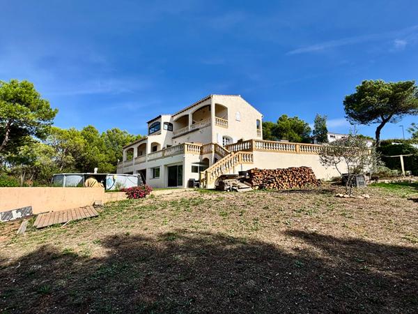 Maison composée de deux habitations (T5 130m² + T2 de 55m²) sur une parcelle de 1428m² dans un secteur prisé