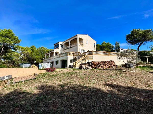 Maison composée de deux habitations (T5 130m² + T2 de 55m²) sur une parcelle de 1428m² dans un secteur prisé