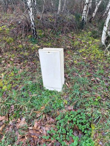 Bâtiment de 420m2 sur 2,9 hectares de terrain et bois.