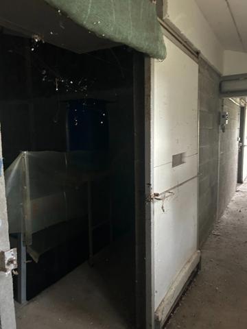 Bâtiment de 420m2 sur 2,9 hectares de terrain et bois.