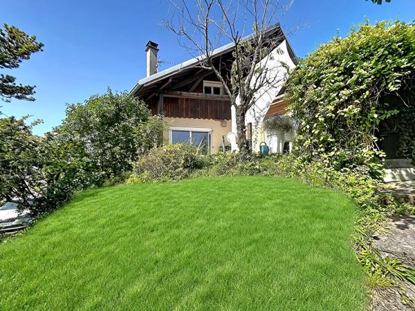 Maison familiale de 131 m², 5 chambres, vue lac et montagnes sur 1 511 m² de terrain à MOUXY