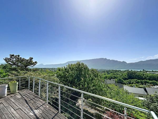 Maison familiale de 131 m², 5 chambres, vue lac et montagnes sur 1 511 m² de terrain à MOUXY