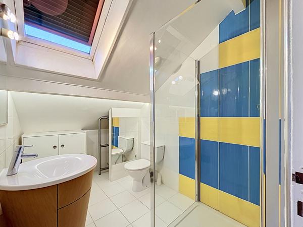 Maison familiale de 131 m², 5 chambres, vue lac et montagnes sur 1 511 m² de terrain à MOUXY