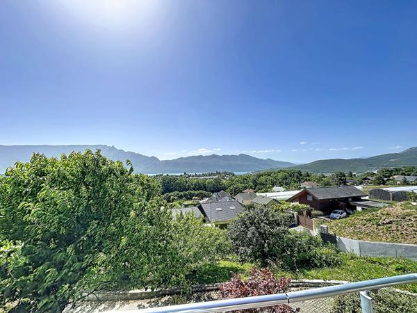 Maison familiale de 131 m², 5 chambres, vue lac et montagnes sur 1 511 m² de terrain à MOUXY
