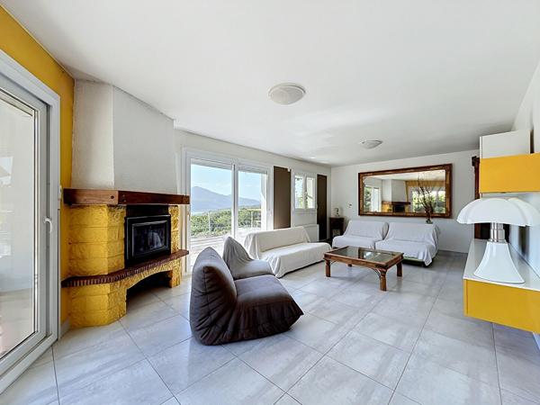 Maison familiale de 131 m², 5 chambres, vue lac et montagnes sur 1 511 m² de terrain à MOUXY