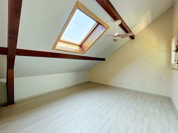 Maison familiale de 131 m², 5 chambres, vue lac et montagnes sur 1 511 m² de terrain à MOUXY