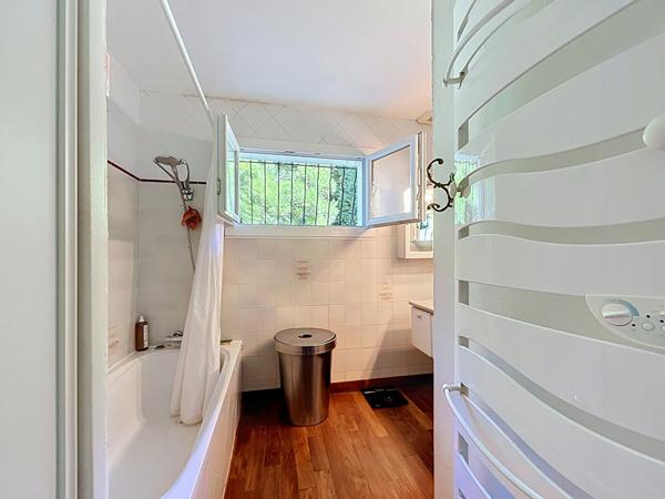 Maison familiale de 131 m², 5 chambres, vue lac et montagnes sur 1 511 m² de terrain à MOUXY
