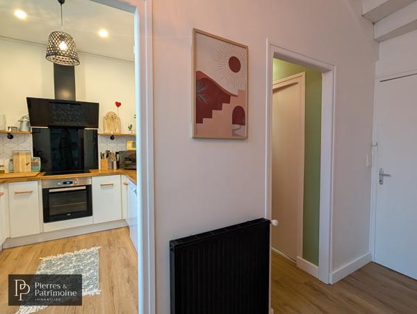 Maison en pierre rénovée avec jardin et dépendances au cœur de Mézin