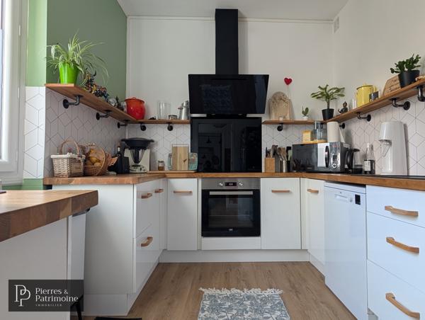 Maison en pierre rénovée avec jardin et dépendances au cœur de Mézin