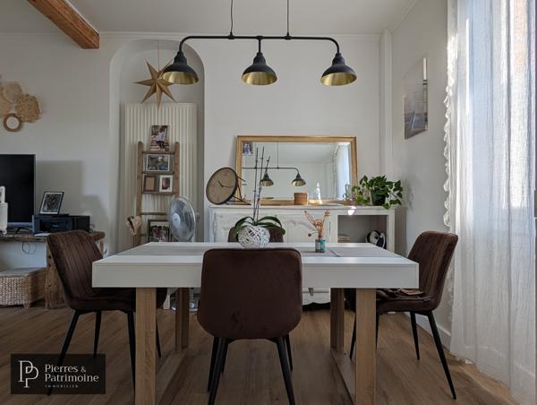 Maison en pierre rénovée avec jardin et dépendances au cœur de Mézin