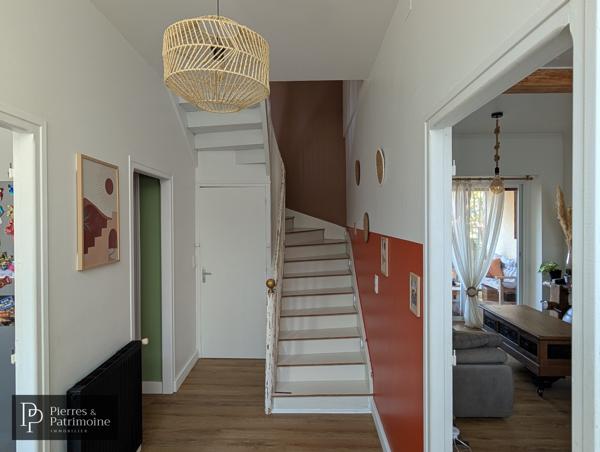 Maison en pierre rénovée avec jardin et dépendances au cœur de Mézin