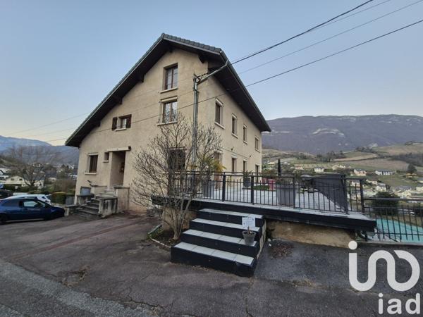 Appartement 4 pièces de 75 m² à Saint-Jeoire-Prieuré (73190)