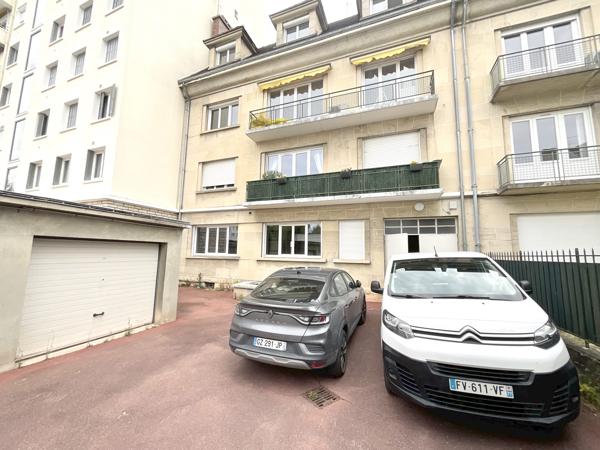Immeuble de Rapport,  dont 1 Local Pro, 2 Logements , 3 Garages