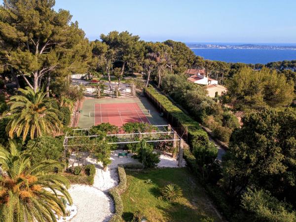 Hyères () Villa • Mont des Oiseaux, Hyères