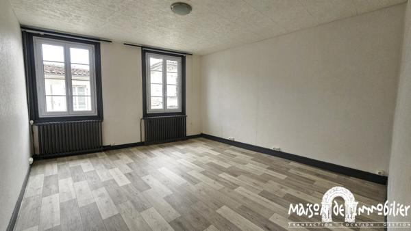 Location Spacieux appartement - 6 pièces - 192m² - Garage - COGNAC Quartier piéton