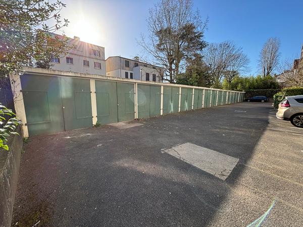 ISSY LES MOULINEAUX - BOX ferme