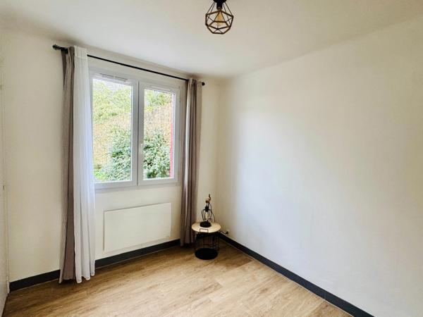 LE POULIGUEN-APPARTEMENT T2 DE 37M2-UNE PLACE DE PARKING-PROCHE COMMERCE A PIED- AU CALME