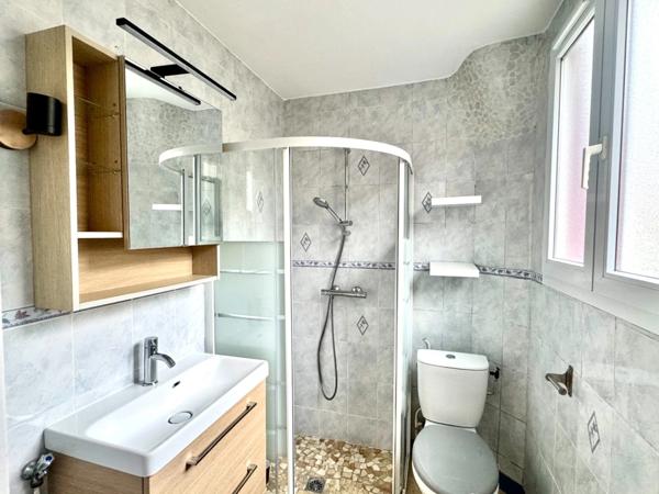 LE POULIGUEN-APPARTEMENT T2 DE 37M2-UNE PLACE DE PARKING-PROCHE COMMERCE A PIED- AU CALME