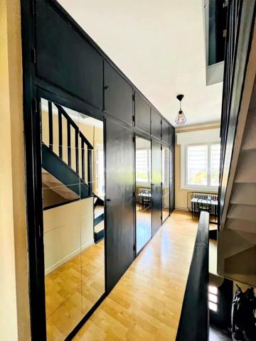 Vente                                                      Maison
                        
                     7 pièces                      191 m2                     à Croix