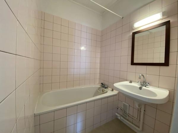 Appartement à vendre - 2 CHAMBRES (POSSIBLE 3) - PLEIN CENTRE SAINT CYR SUR LOIRE