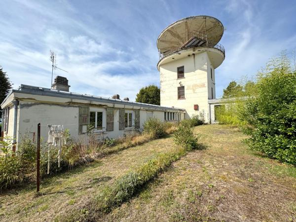 Bâtiment insolite 350 m²