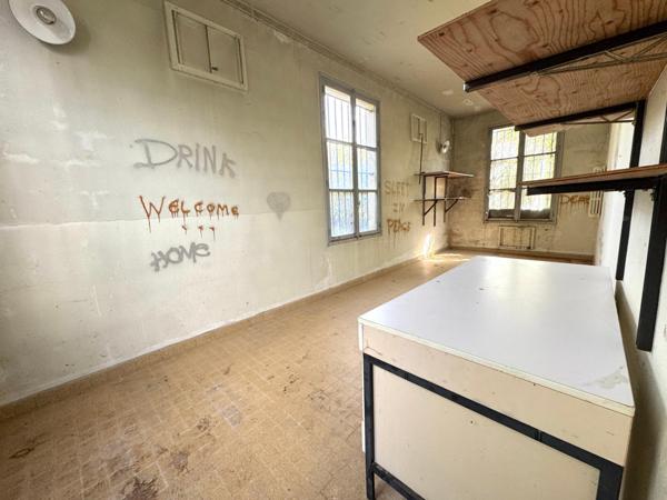 Bâtiment insolite 350 m²