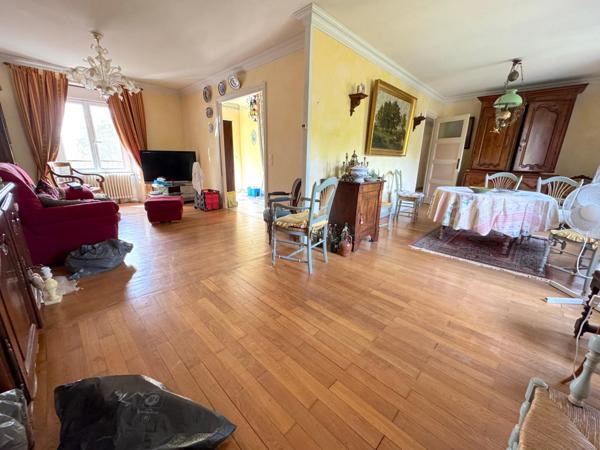 Bâtiment insolite 350 m²