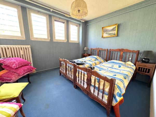 Bâtiment insolite 350 m²