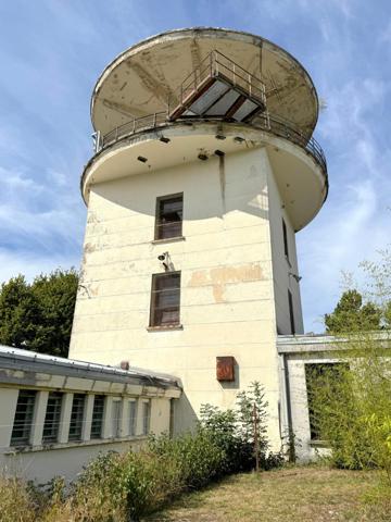 Bâtiment insolite 350 m²