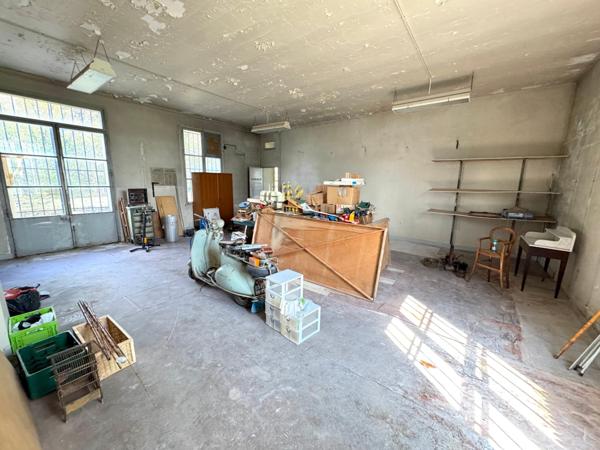 Bâtiment insolite 350 m²