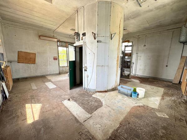 Bâtiment insolite 350 m²