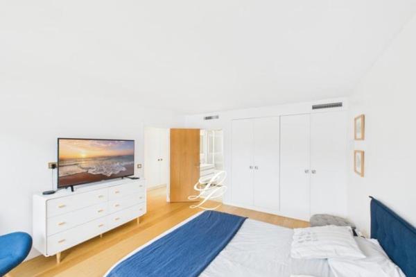 Vente - Appartement 4 pièces 86 m 2 Paris (75008)