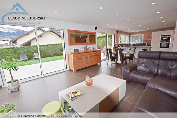 Maison Contemporaine avec Vue montagnes et Emplacement Stratégique à La Roche sur Foron