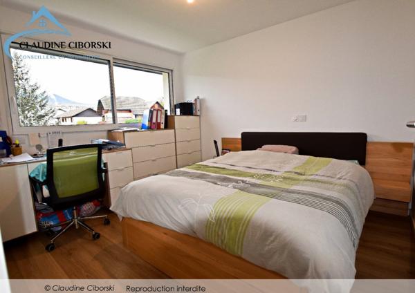 Maison Contemporaine avec Vue montagnes et Emplacement Stratégique à La Roche sur Foron